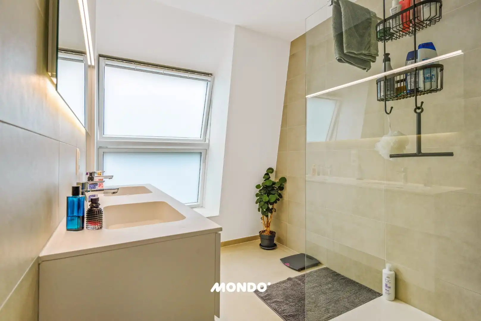 Energiezuinig penthouse met ruim terras, autostaanplaats en zicht op het kanaal foto 14