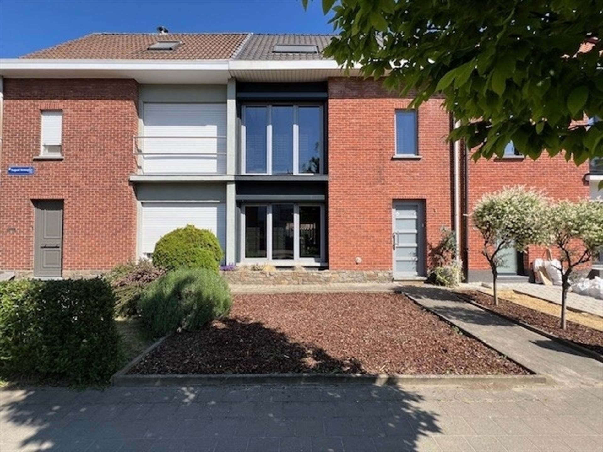 ()=>{if(producerUpdateValueVersion(node),producerAccessed(node),node.value===ERRORED)throw node.error;return node.value} August Vermeylenstraat 3 - 2845 NIEL