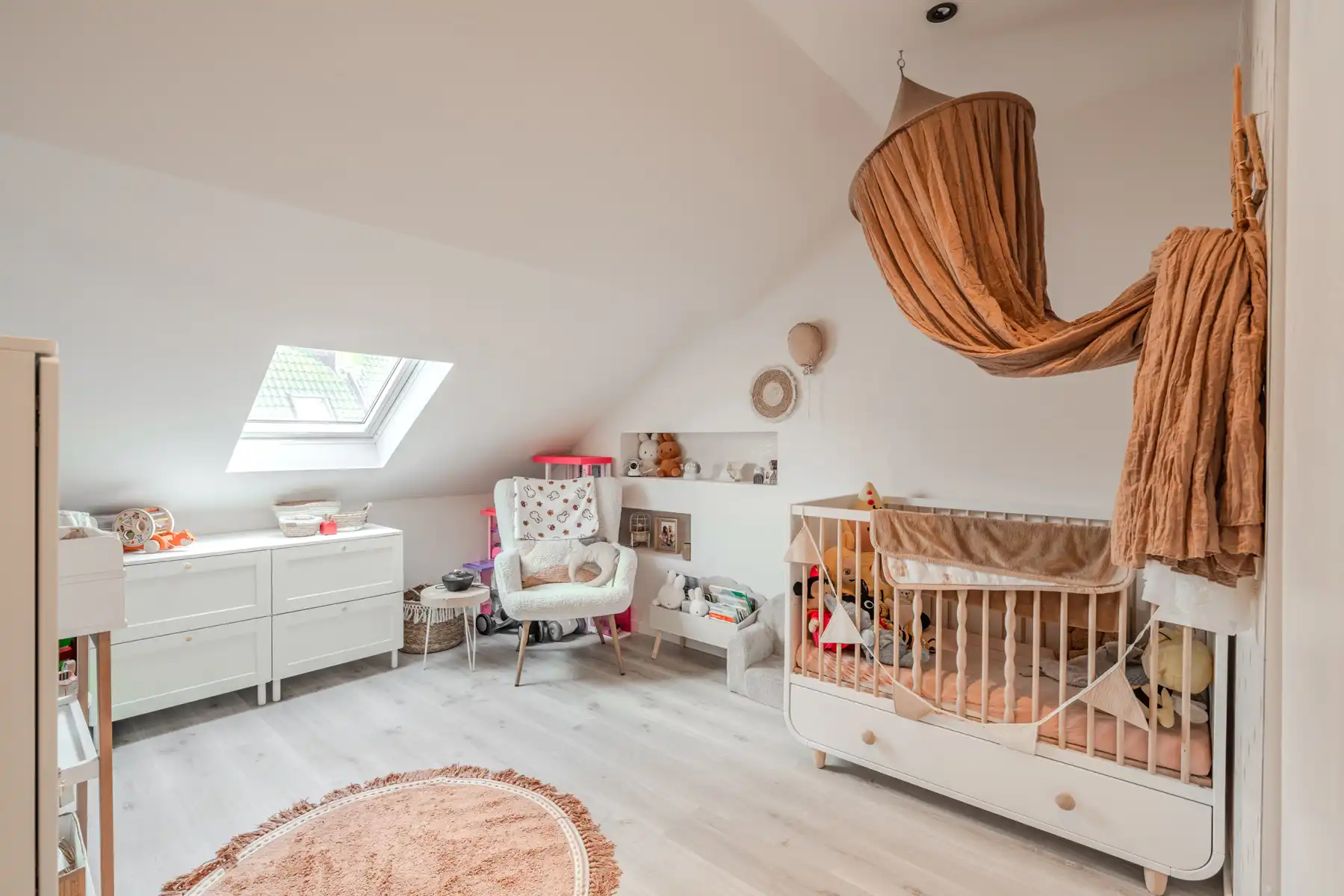 Instapklare, trendy rijwoning op leuke locatie in Oostende. foto 9