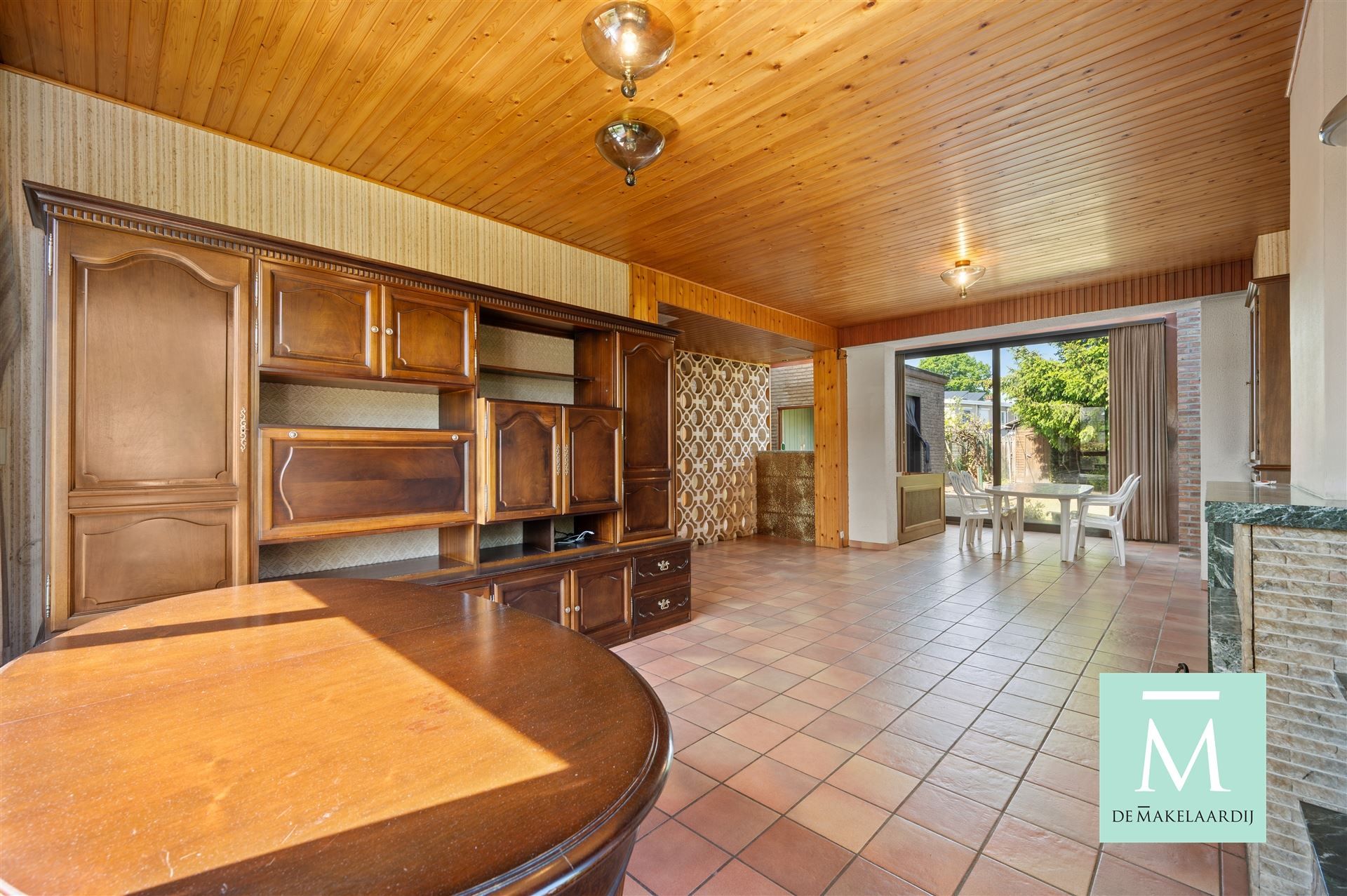 Op te frissen woning met achteruitweg, 3 slaapkamers en tuin op toplocatie! foto 3