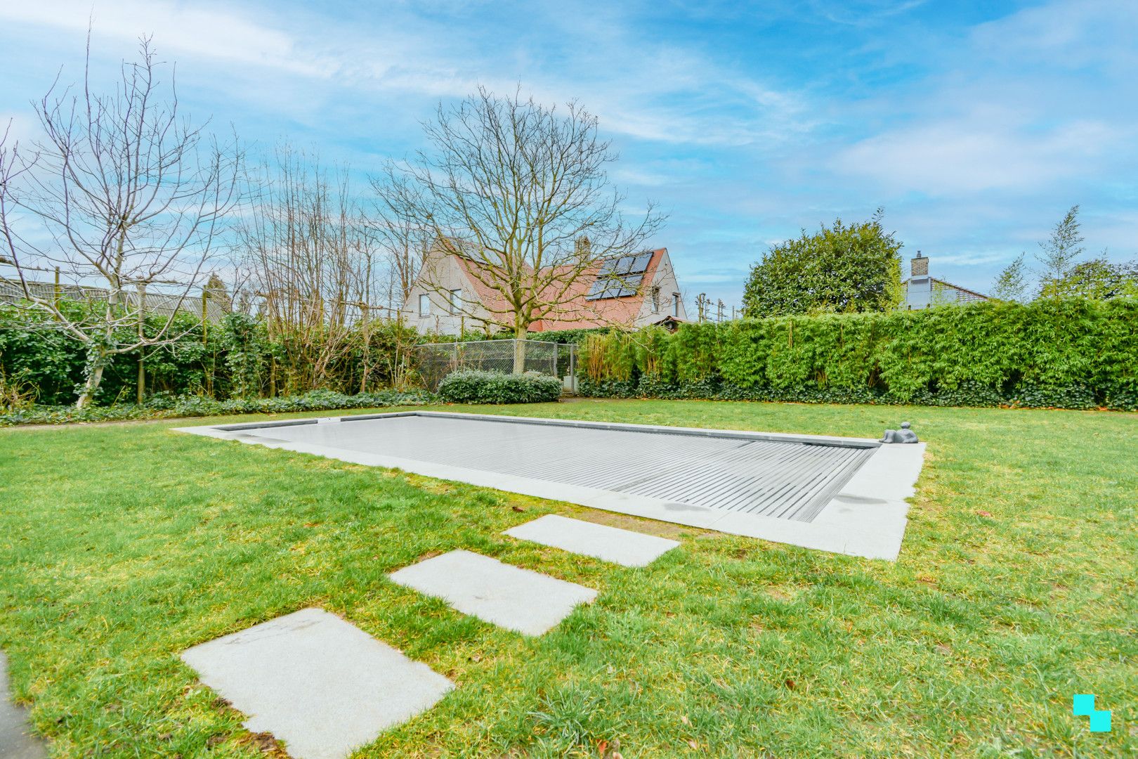 Bijzonder lichtrijke, moderne woning met zwembad te Izegem foto 34