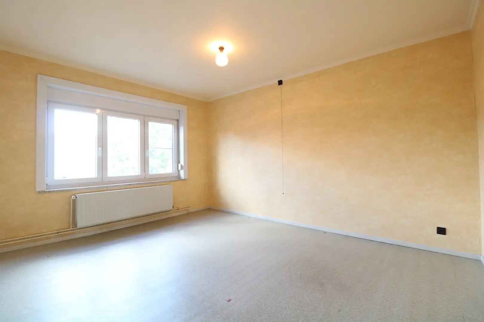 Goed onderhouden woning met tuin en garage in centrum Aalbeke. foto 15