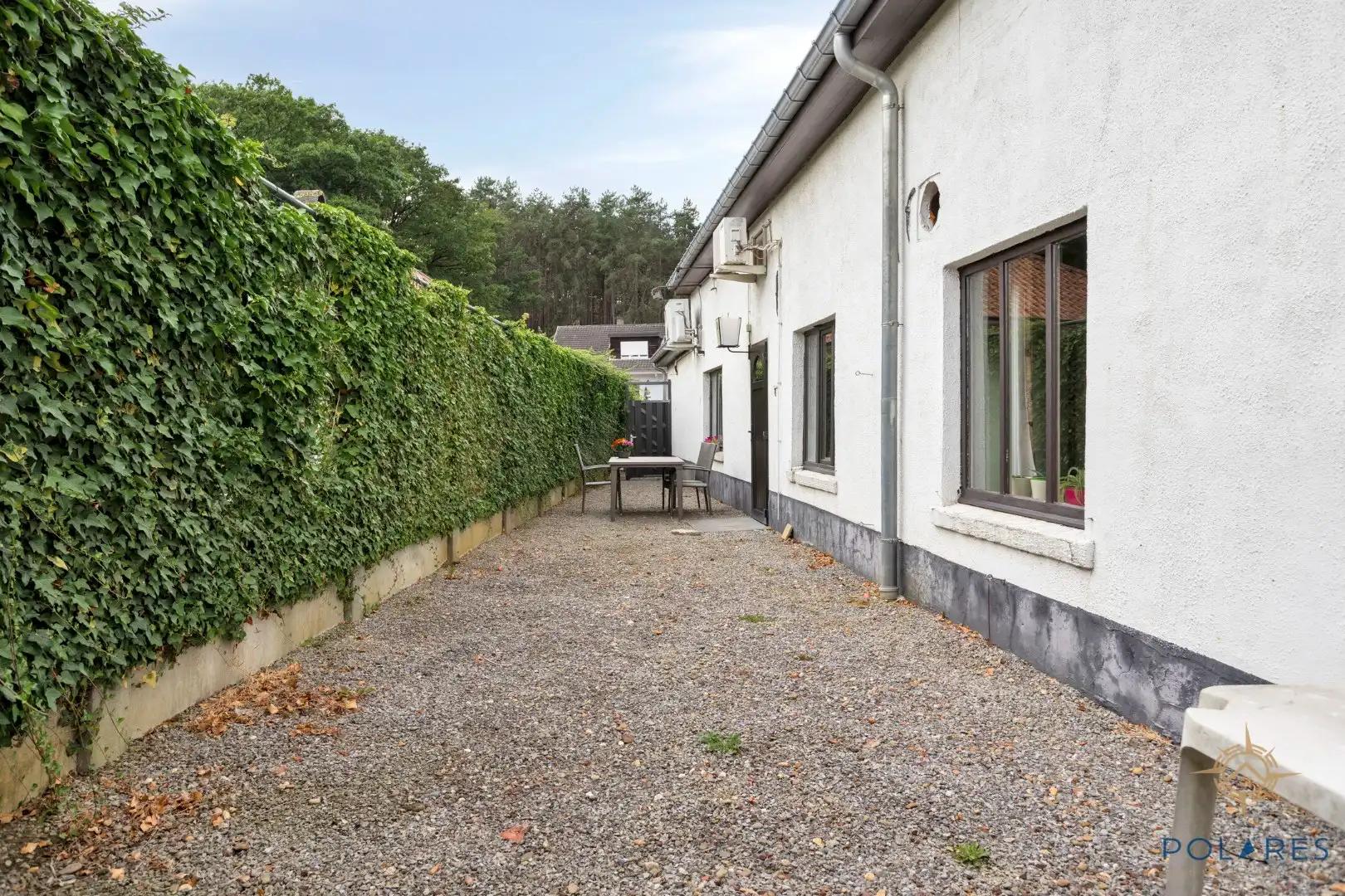 Goed gelegen taverne met woonst en grote parking foto 39