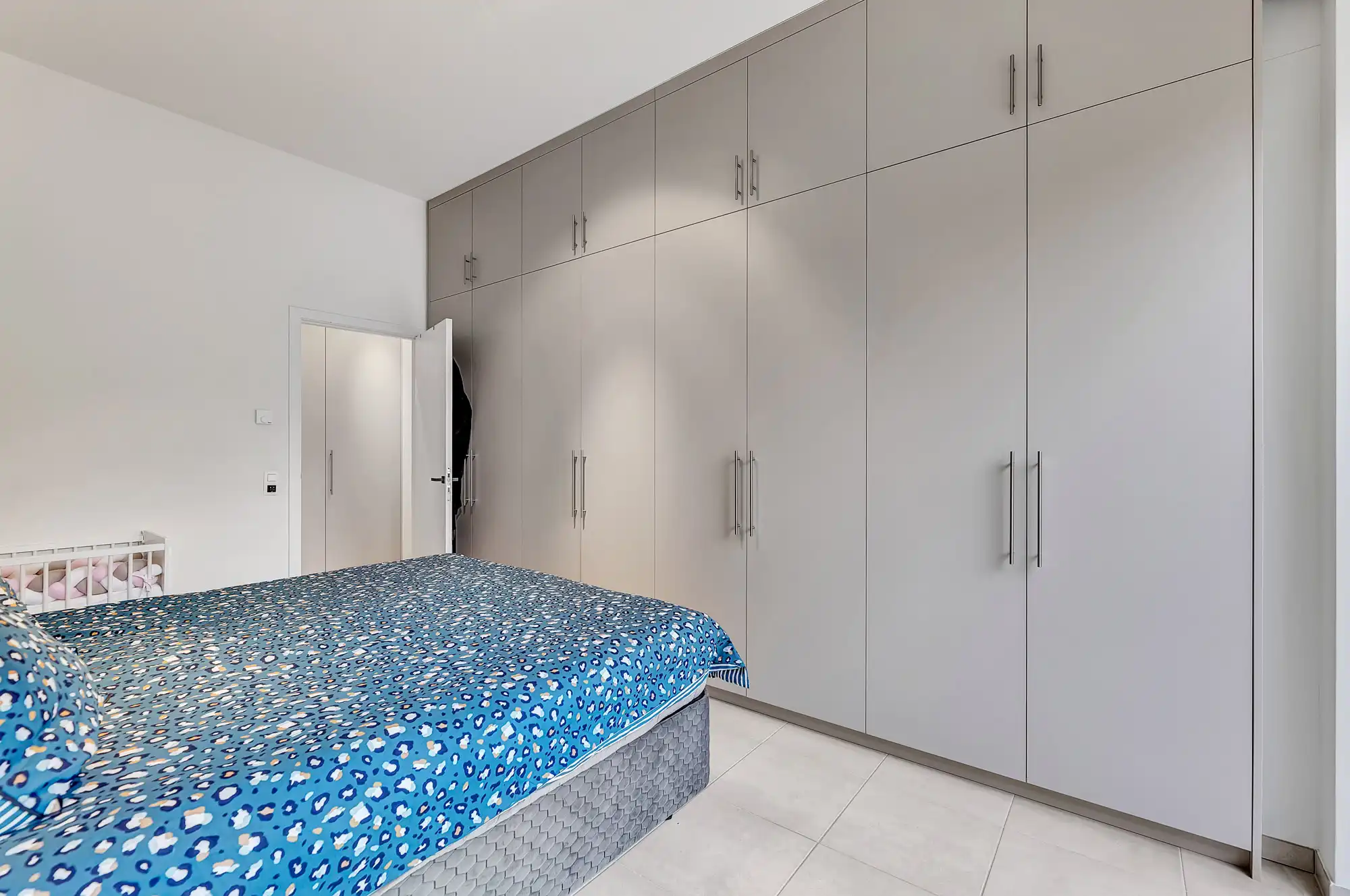 Recent en ruim gelijkvloers app met ruim terras foto 12