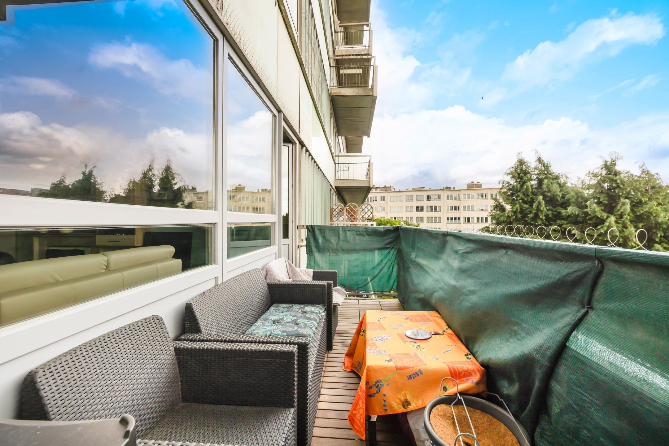 Volledig gerenoveerd appartement 2 slaapkamers van ± 95 m² foto 5