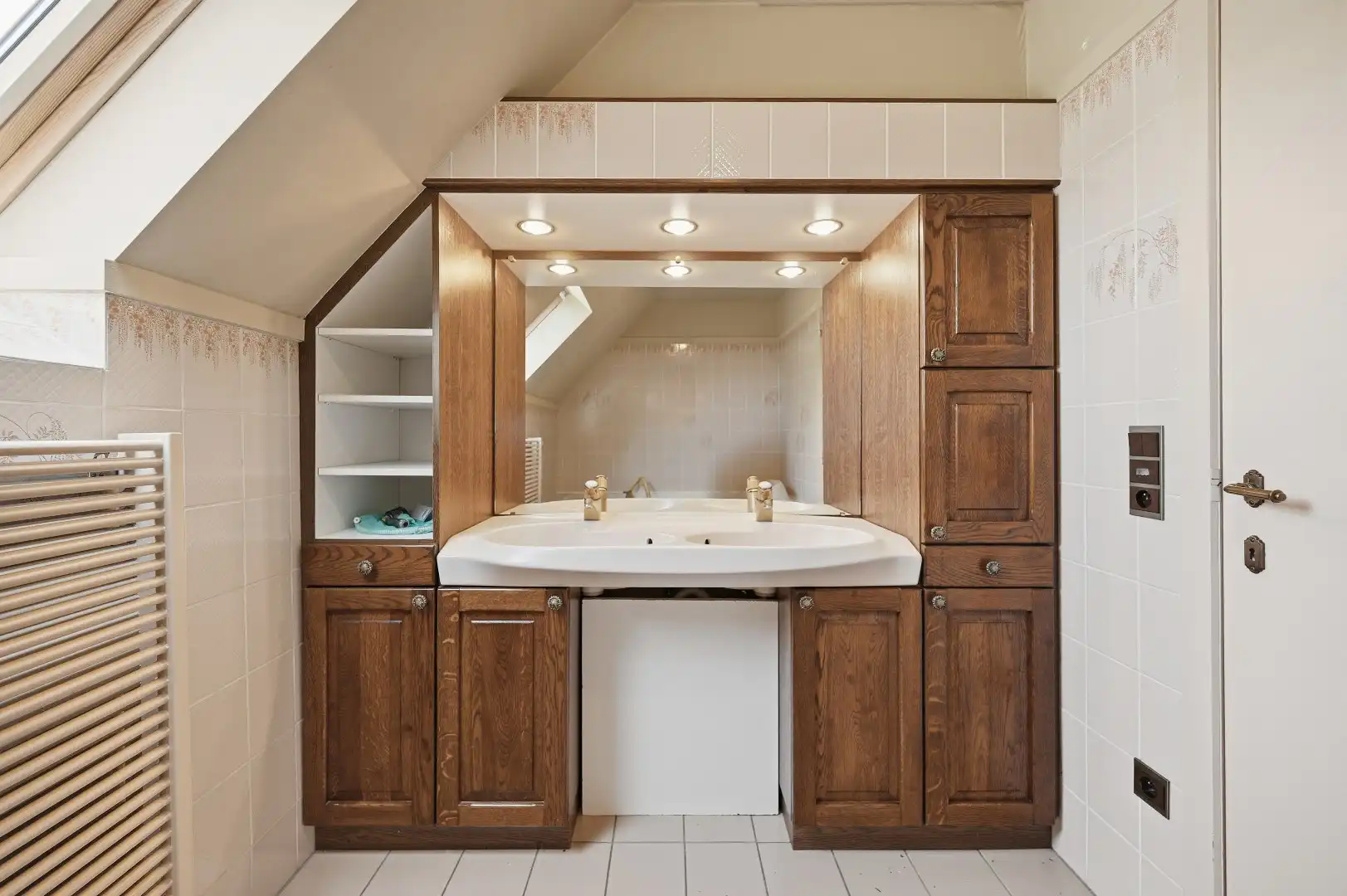 Exclusieve stijlvolle villa met prachtige tuin in rustige omgeving foto 15