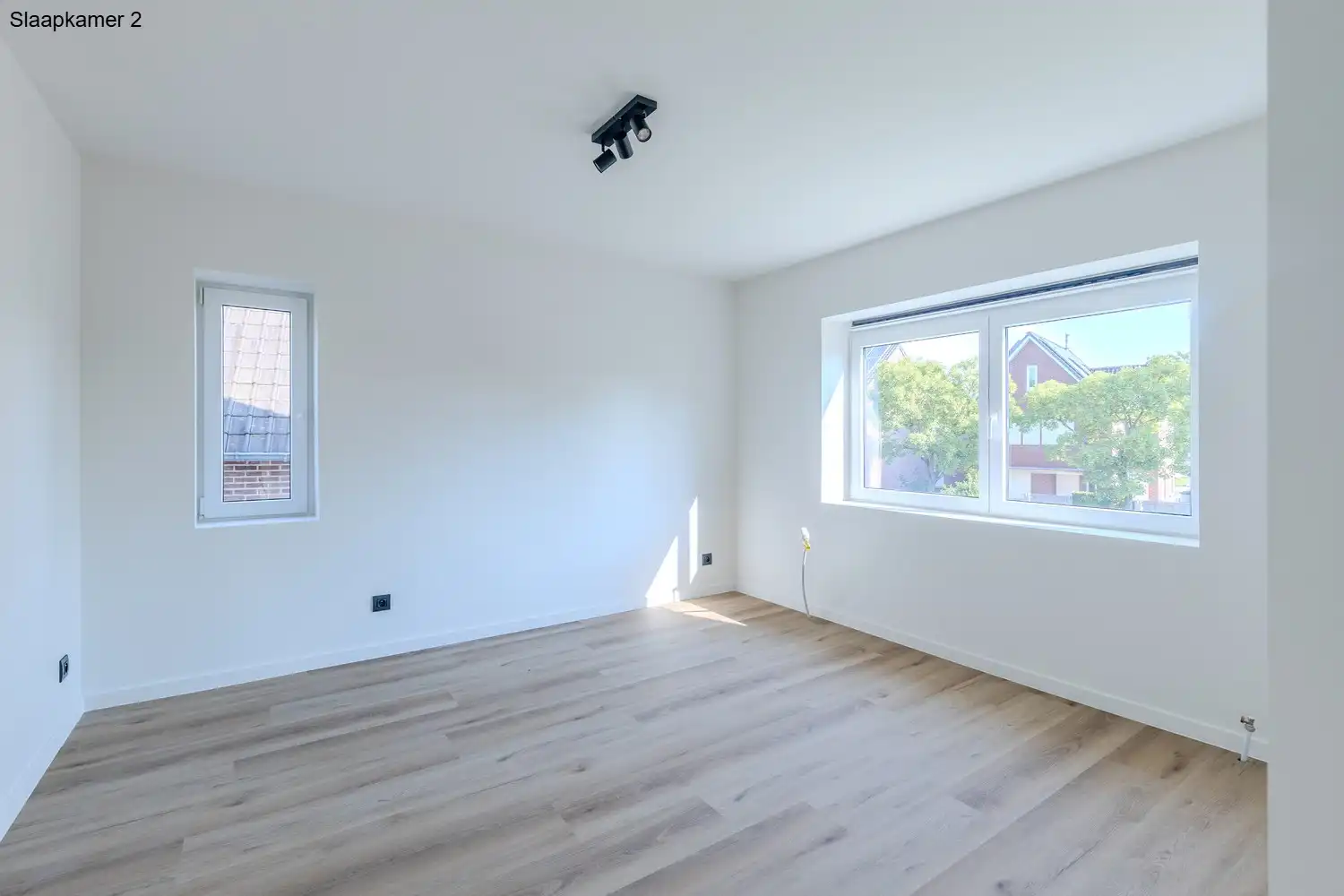 Volledig gerenoveerde huurwoning met drie slaapkamers en ruime tuin op toplocatie in Rekem foto 25