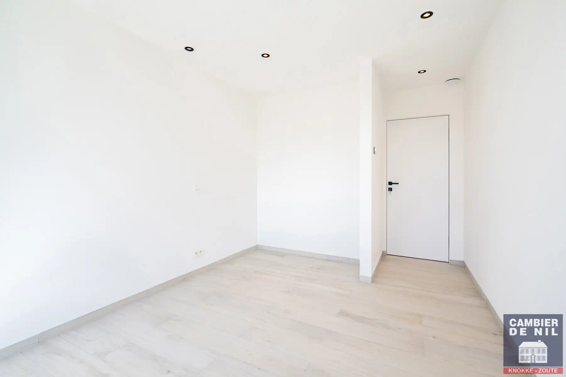 Prachtige ongemeubelde nieuwbouwwoning nabij het centrum van Knokke, gelegen in het rustige Izabellapolder. foto 24