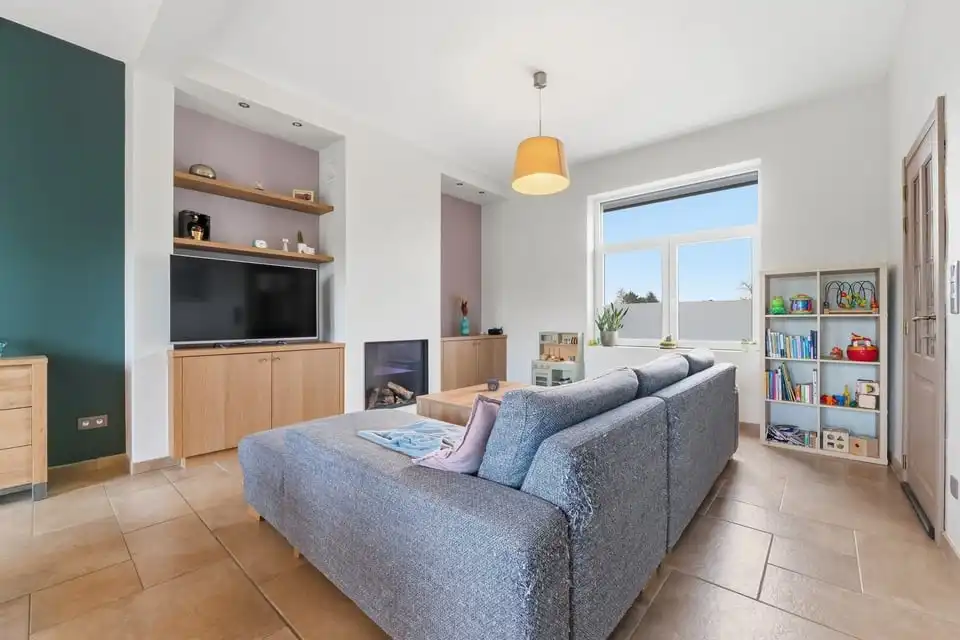 KNAP GERENOVEERDE GEZINSWONING MET 3 SLKS, TUIN EN CARPORT IN JEUK foto 8