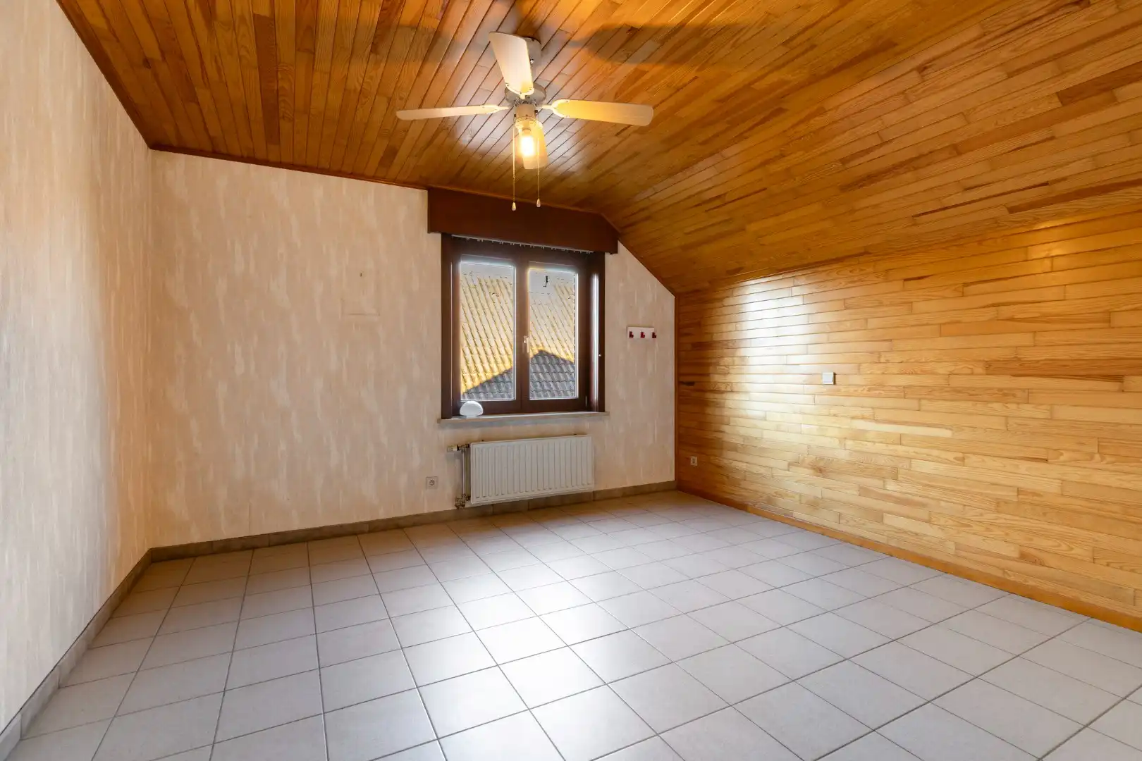 Vrijstaande woning met licht, ruimte en veel potentieel foto 11