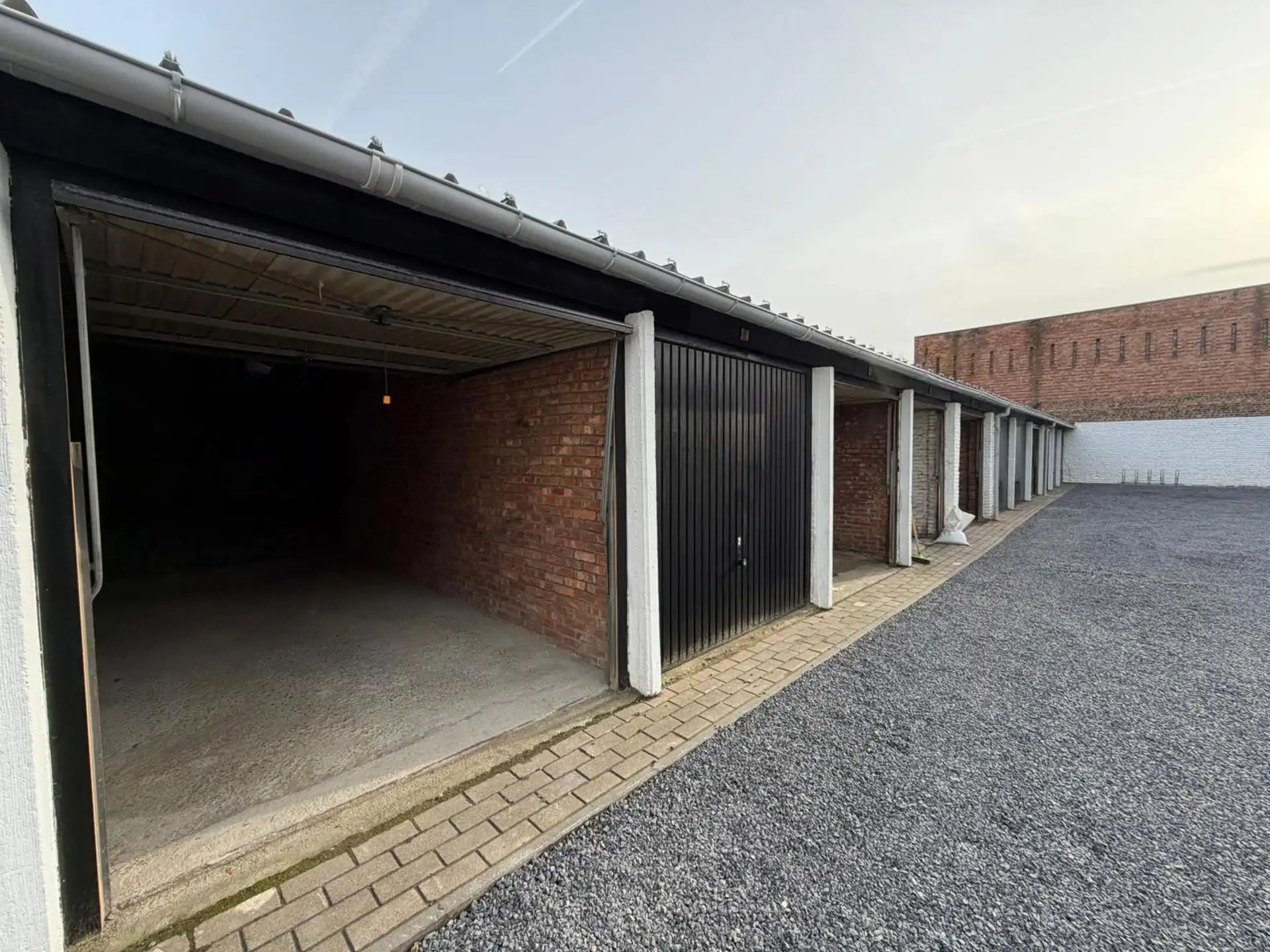 Garageboxen te huur op uitstekende locatie foto 2