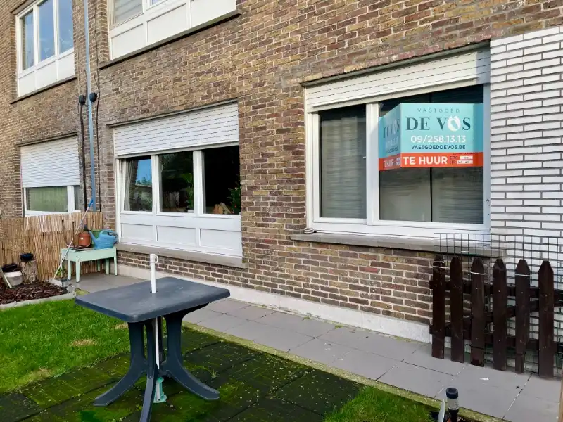 GELIJKVLOERS APPARTEMENT MET TWEE SLAAPKAMERS, TUIN EN GARAGE TE HUUR foto 2