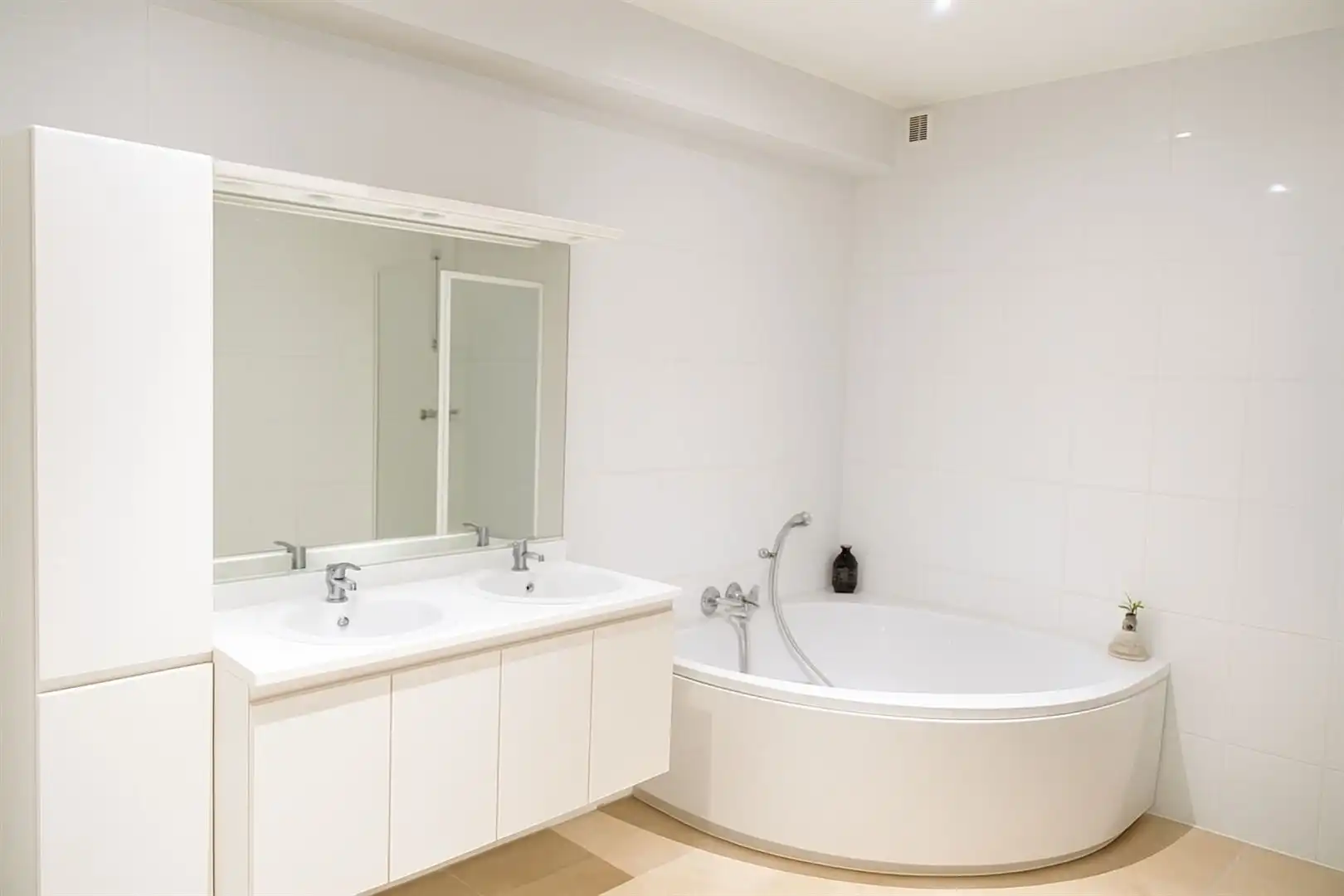 Modern gelijkvloersappartement + tuin & garage op toplocatie foto 7