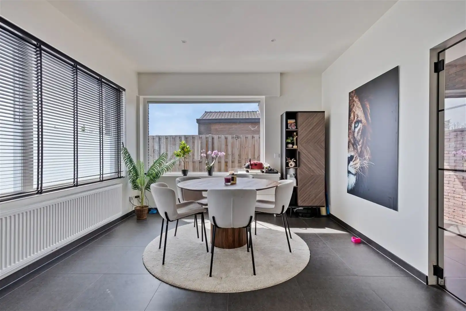 Instapklare open bebouwing op 480 m² met 3 slaapkamers en 2 badkamers. foto 5