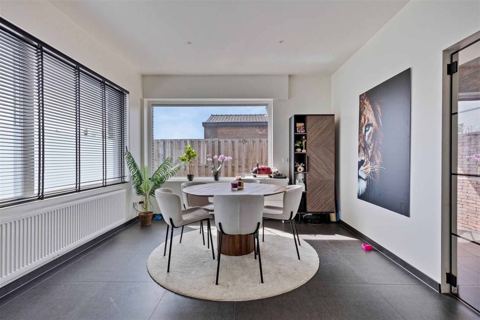 Instapklare open bebouwing op 480 m² met 3 slaapkamers en 2 badkamers. foto 5