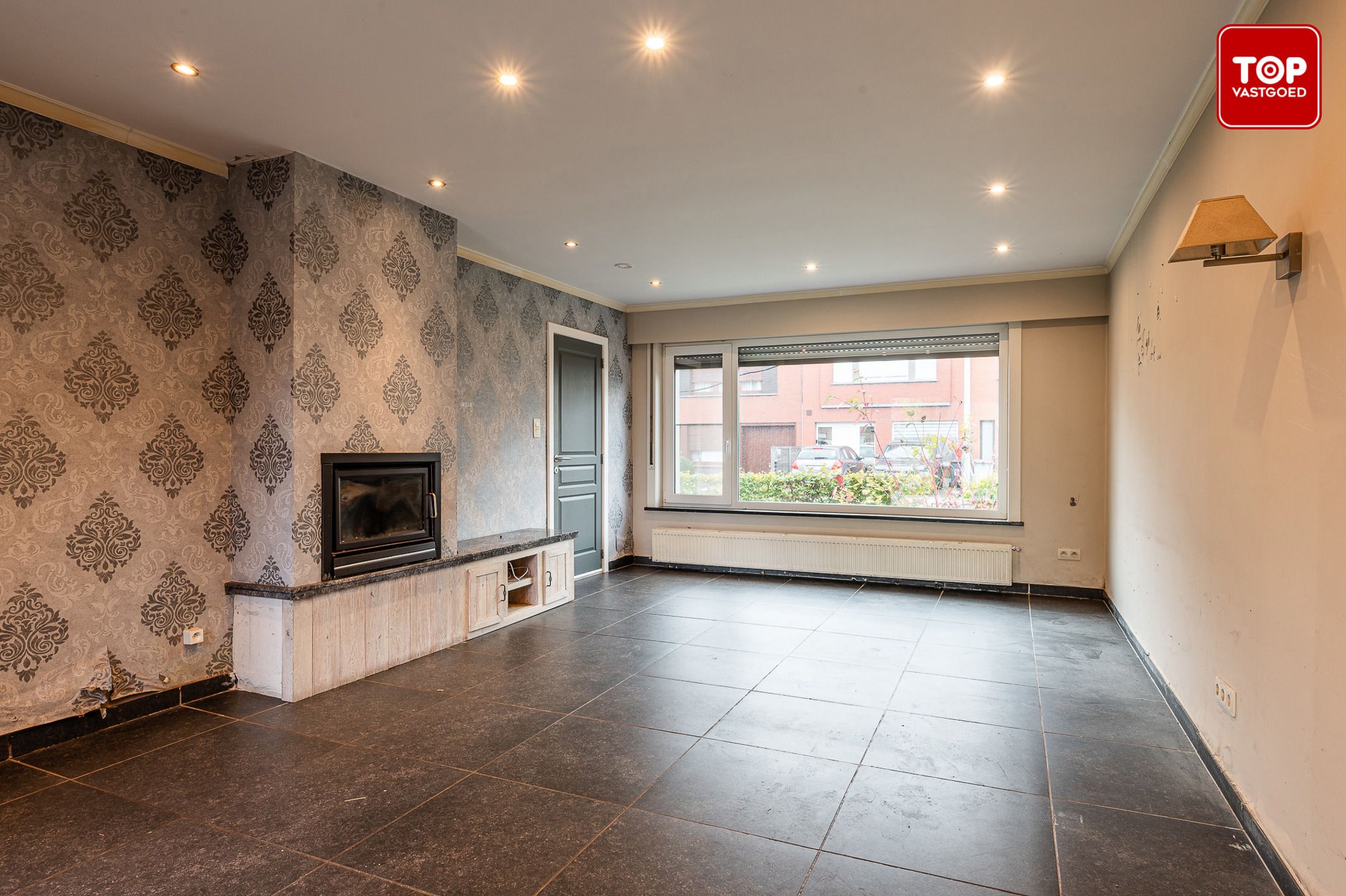 Halfopen woning met 4 slaapkamers, grote tuin en  ruime garage foto 2