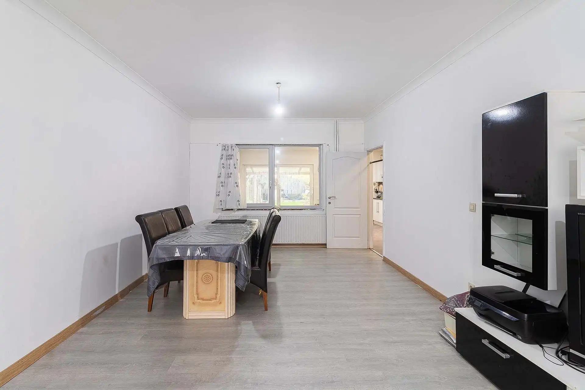 Ruime rijwoning met vijf slaapkamers en tuin foto 4