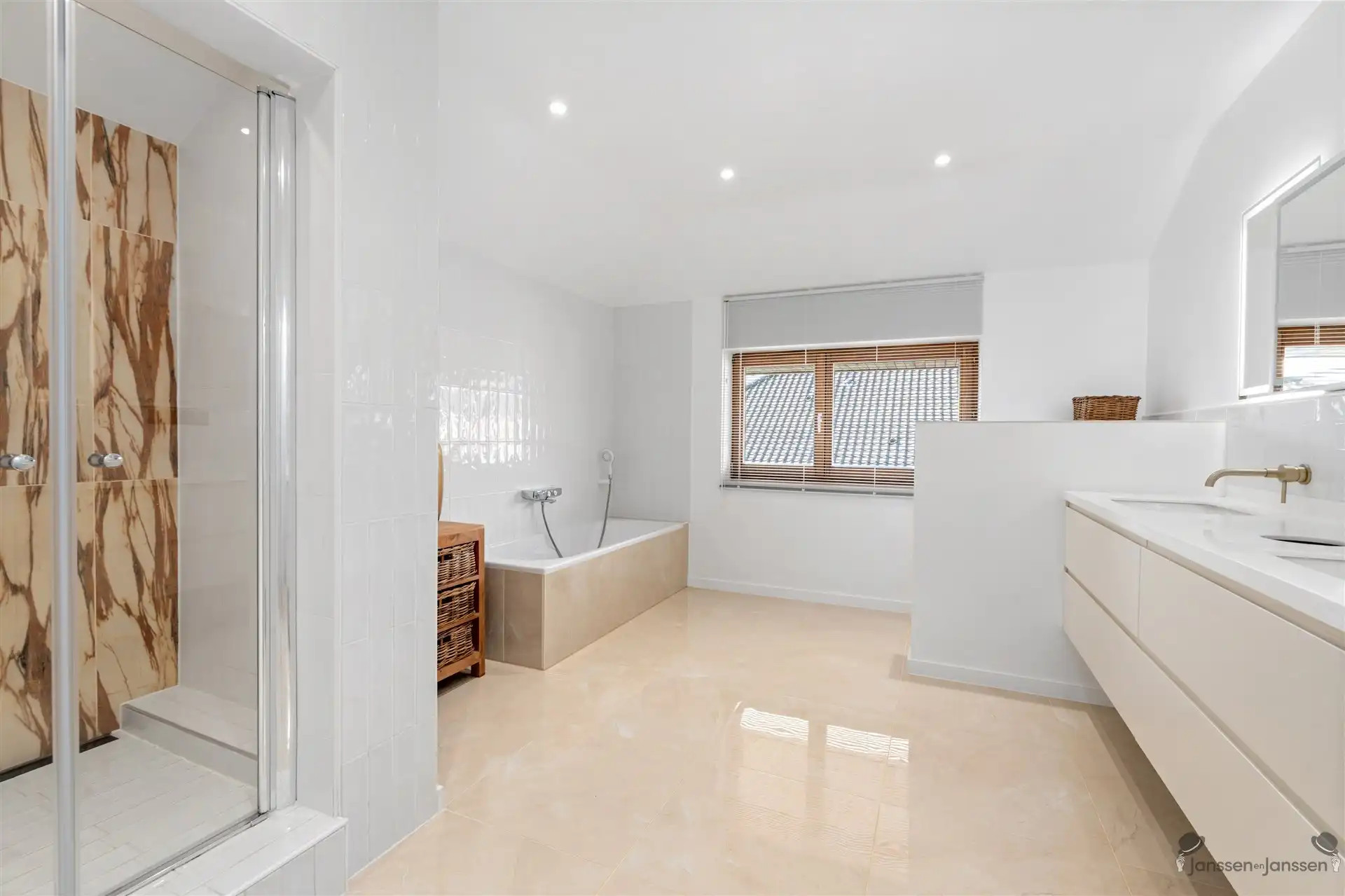 MODERNE, VOLLEDIG GERENOVEERDE VILLA OP RUSTIGE LIGGING IN TREMELO foto 15