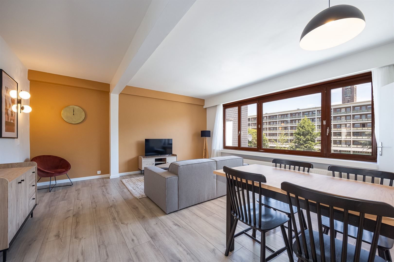 Ruim appartement met 4 slaapkamers en veel lichtinval foto 4