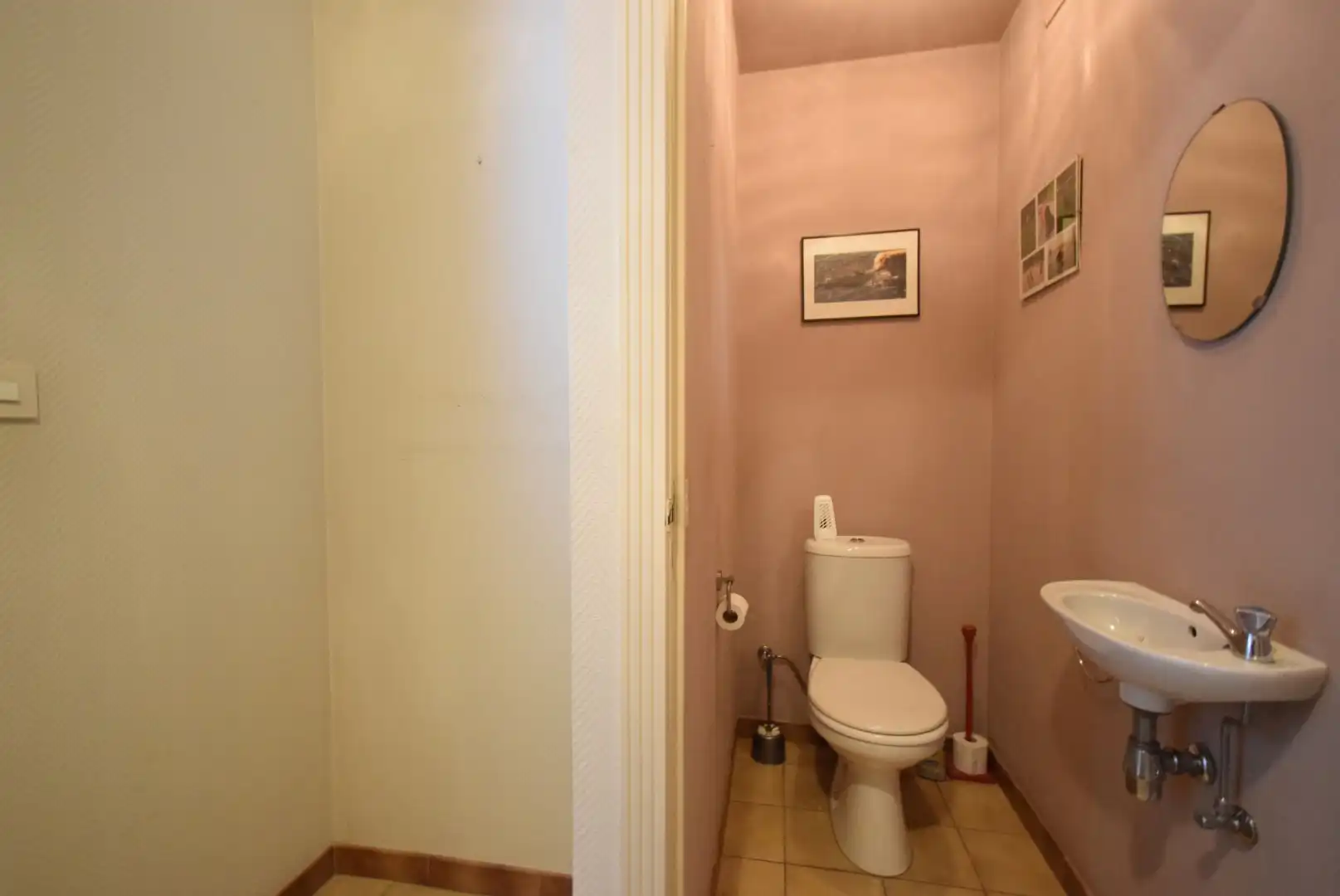 Charmante rijwoning met dubbele garage en ruime tuin in het centrum van Rumbeke foto 8