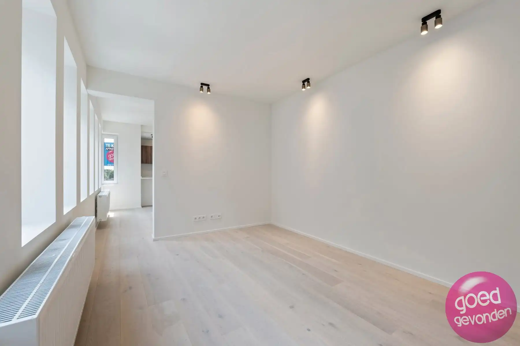 NIEUW APP - 1of2 SLK - TERRAS - KELDER - CENTRUM - GEEN BTW foto 9