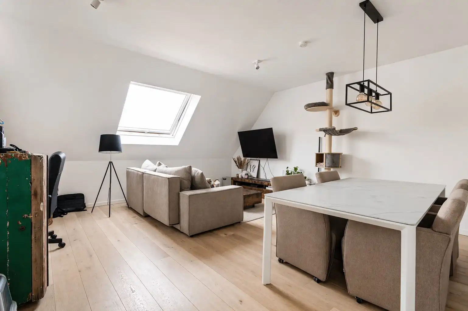 Recent appartement met terras en 2 ondergrondse autostaanplaatsen in het centrum foto 2