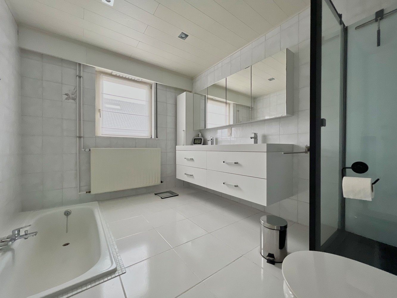 Heel ruime gezinswoning (350m²)+prachtige tuin (2000m²)! foto 9