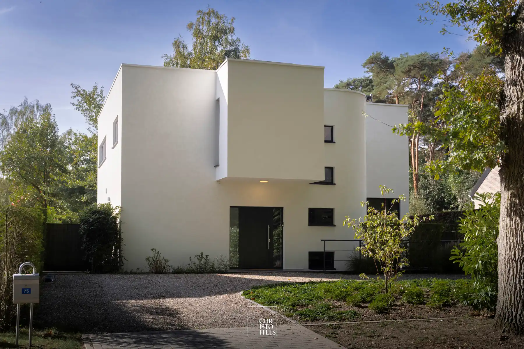 Architecturale villa  (488m²) met buitenzwembad op perceel van 1.281m²  foto 39
