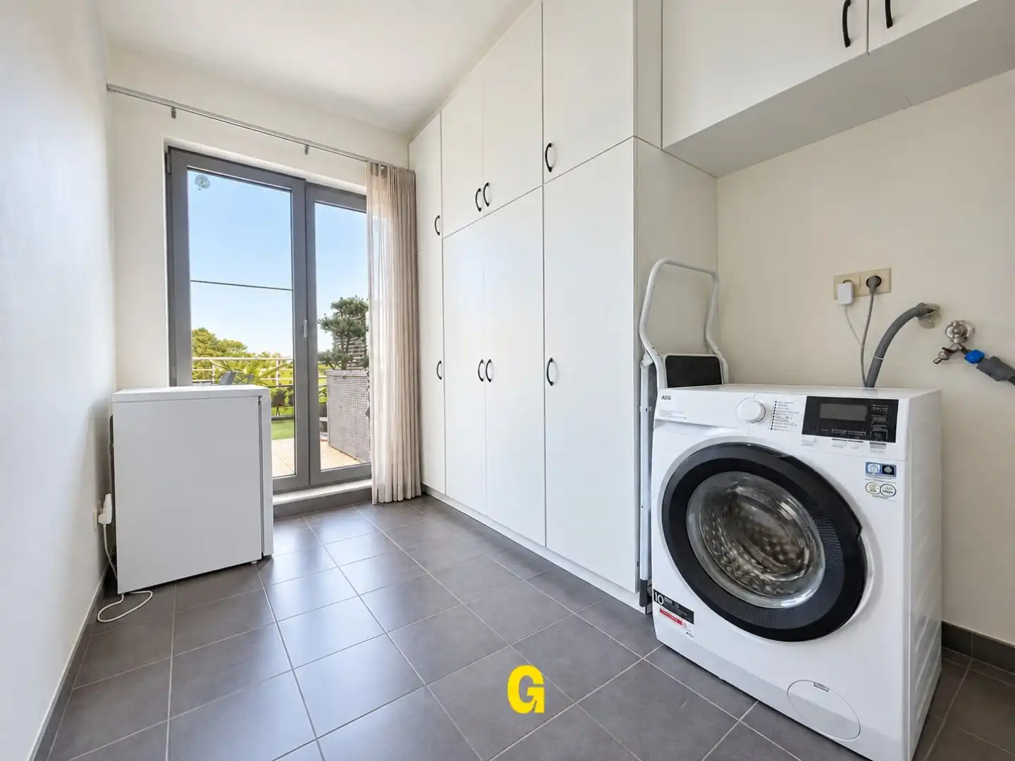 Instapklaar appartement met 1 slaapkamer en prachtig terras in hartje Hoeselt foto 19