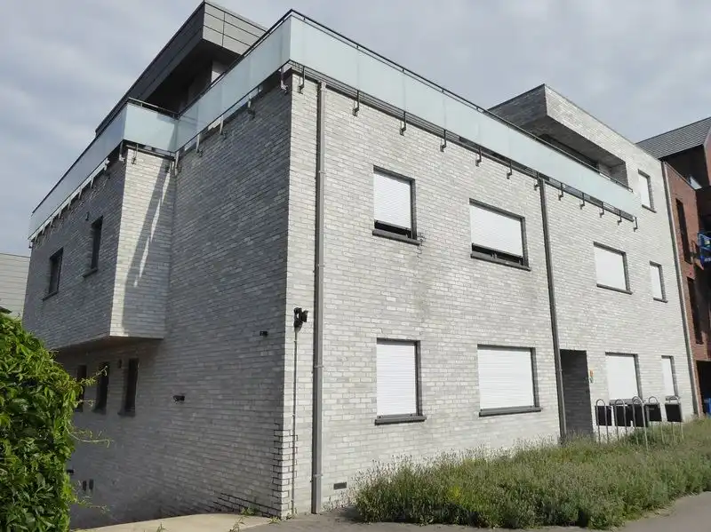 Appartement met 2 slaapkamers te Overpelt centrum foto {{pictureIndex}}