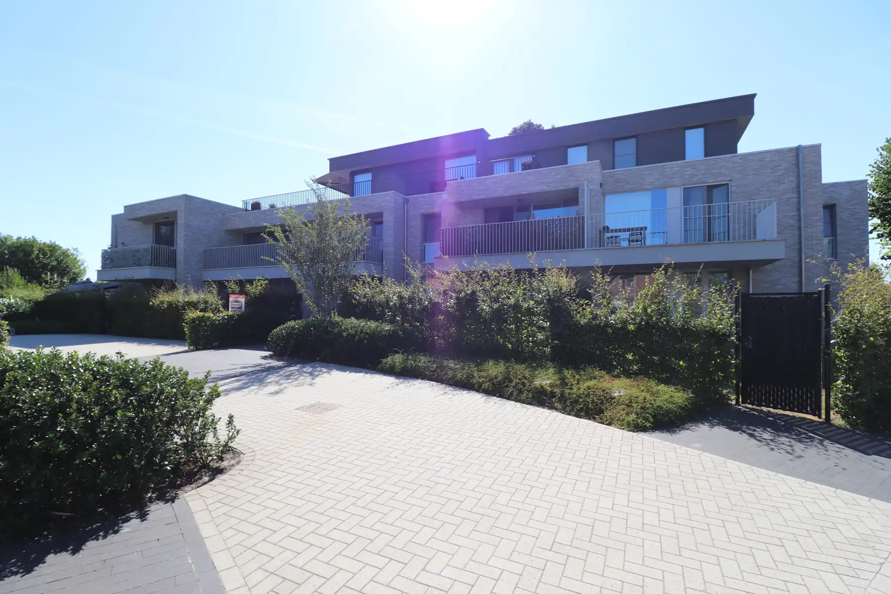 Energiezuinig appartement met 1 slaapkamer, tuin, autostaanplaats en kelderberging. foto {{pictureIndex}}