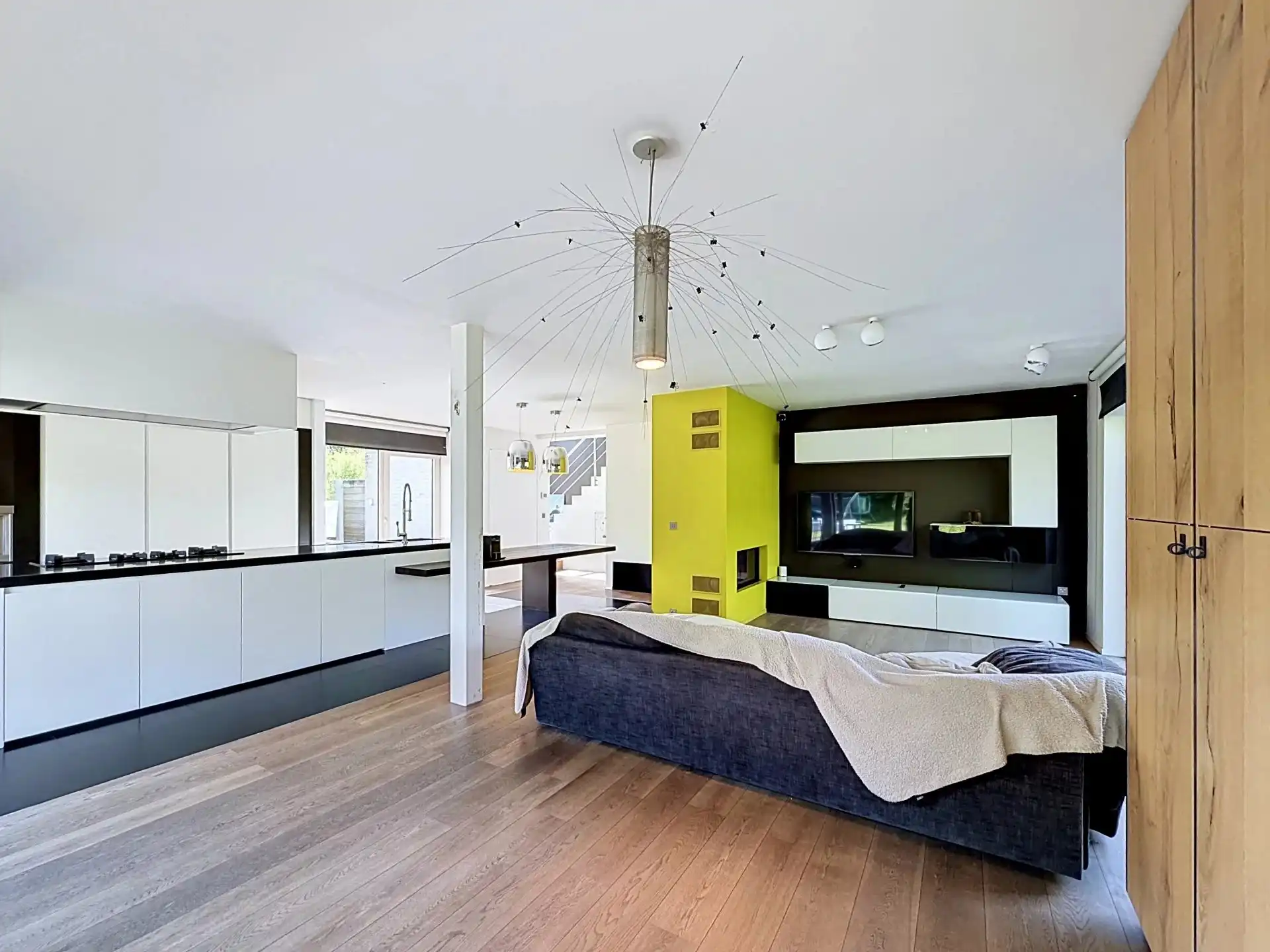 Moderne woning met 3 slaapkamers en praktijk of kantoorruimte op mooi perceel foto 15