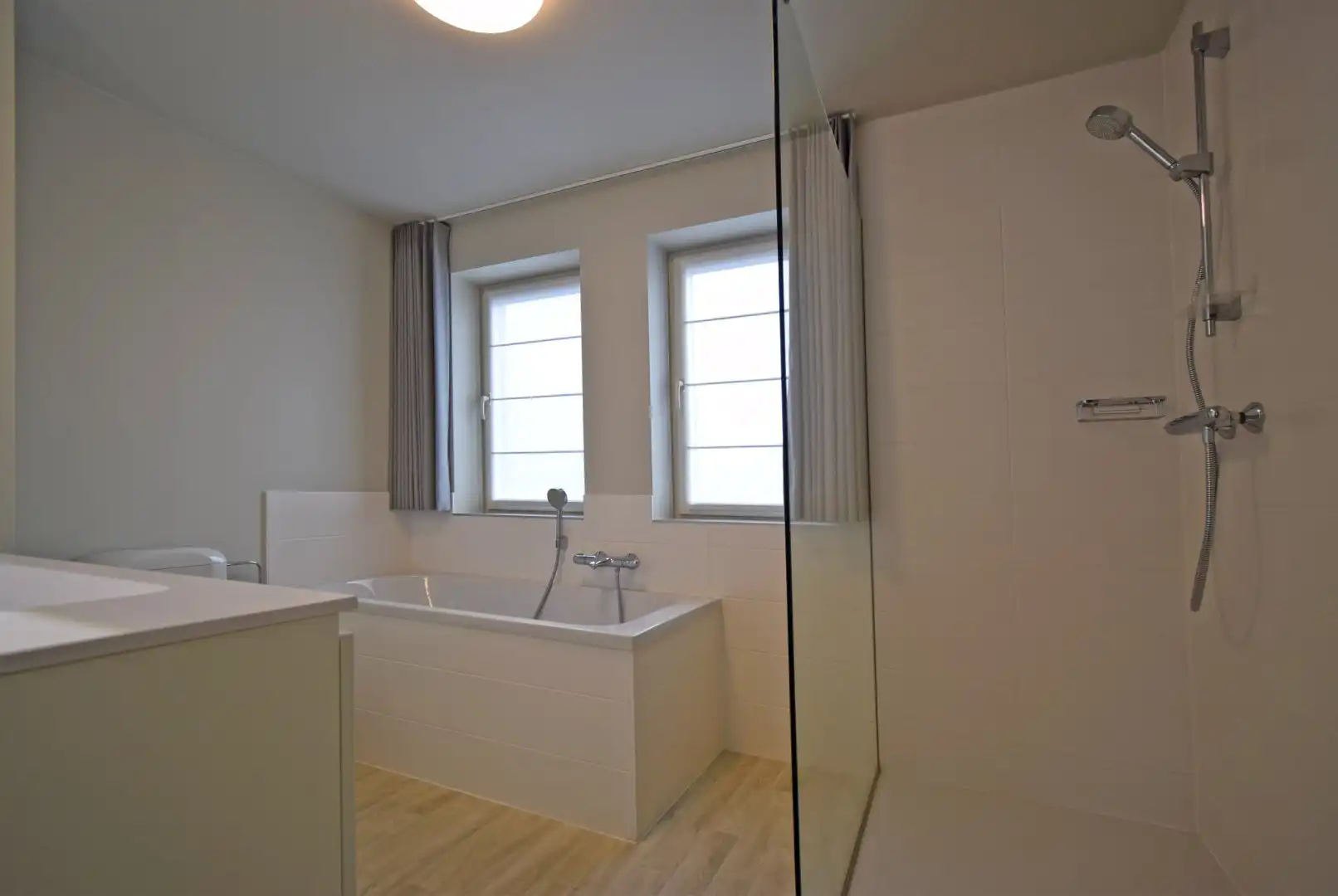 RUSTIG GELEGEN WONING VLAKBIJ GROENZONE  foto 8