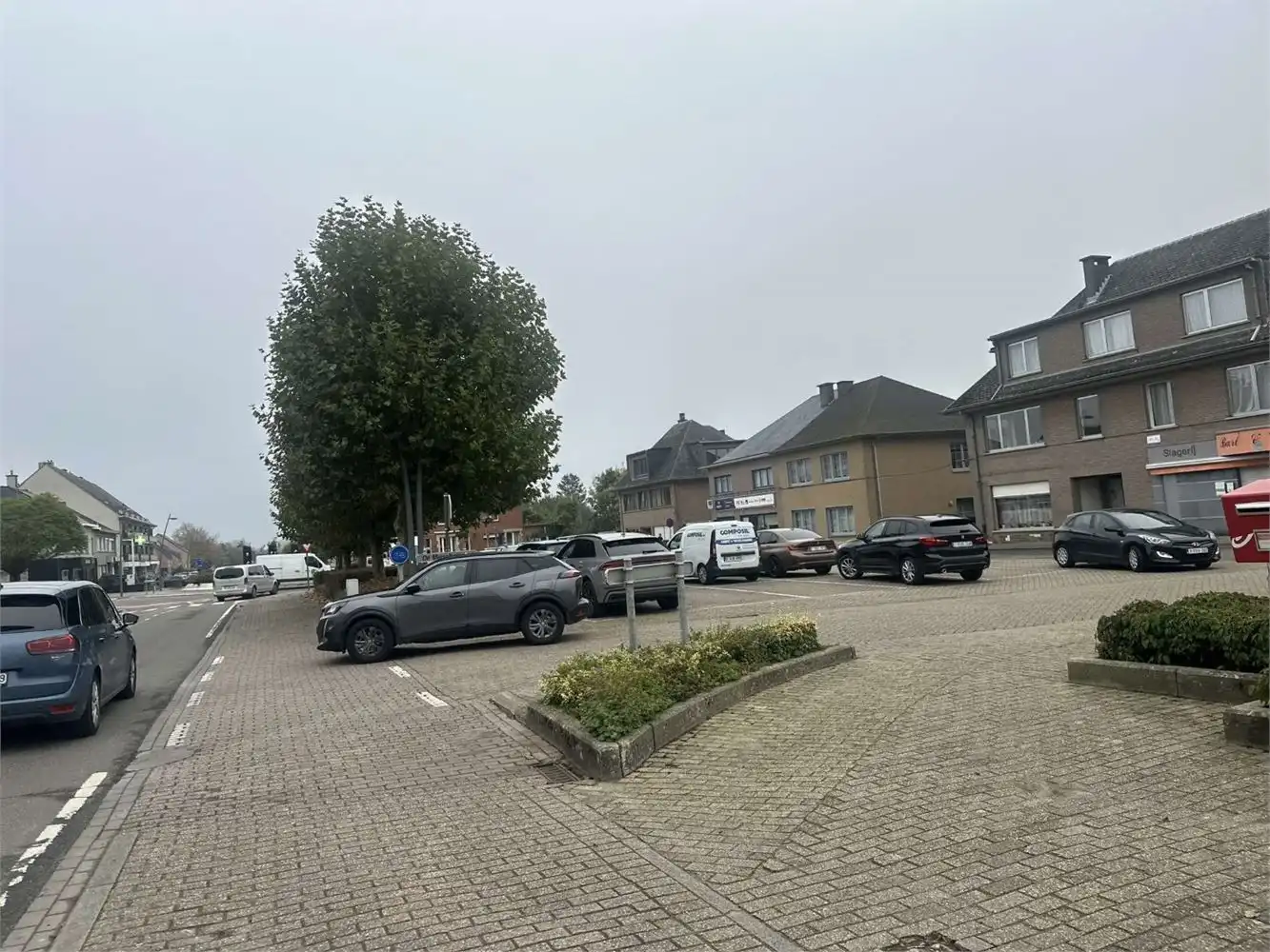 COMPLEET VERNIEUWD EN INSTAPKLAAR COMMERCIEEL GELIJKVLOERS foto 21