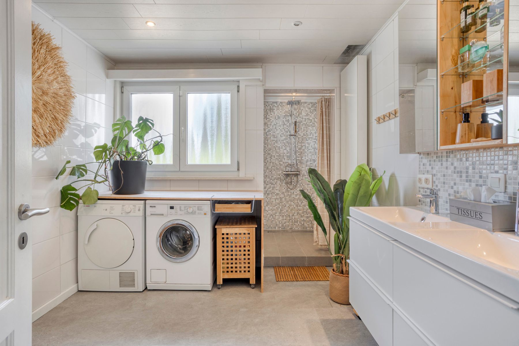 Sfeervolle woning met grote garage en tuin nabij het centrum foto 9