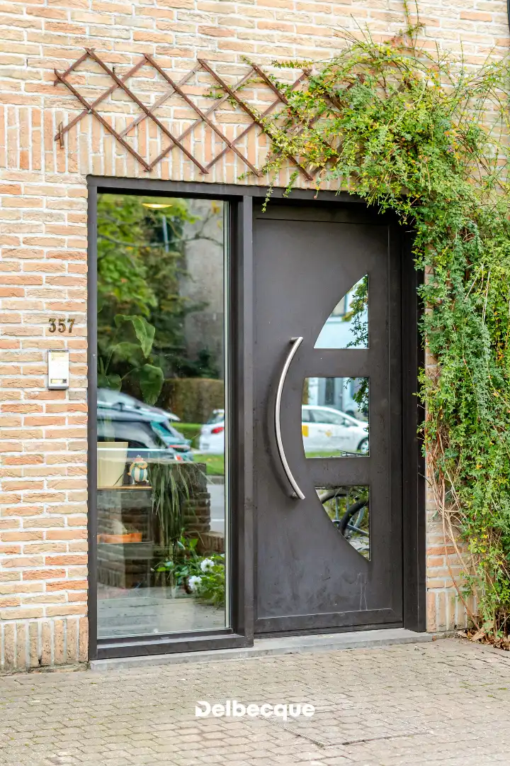 Instapklare bel-étage woning met garage en riante tuin op toplocatie in Assebroek foto 2
