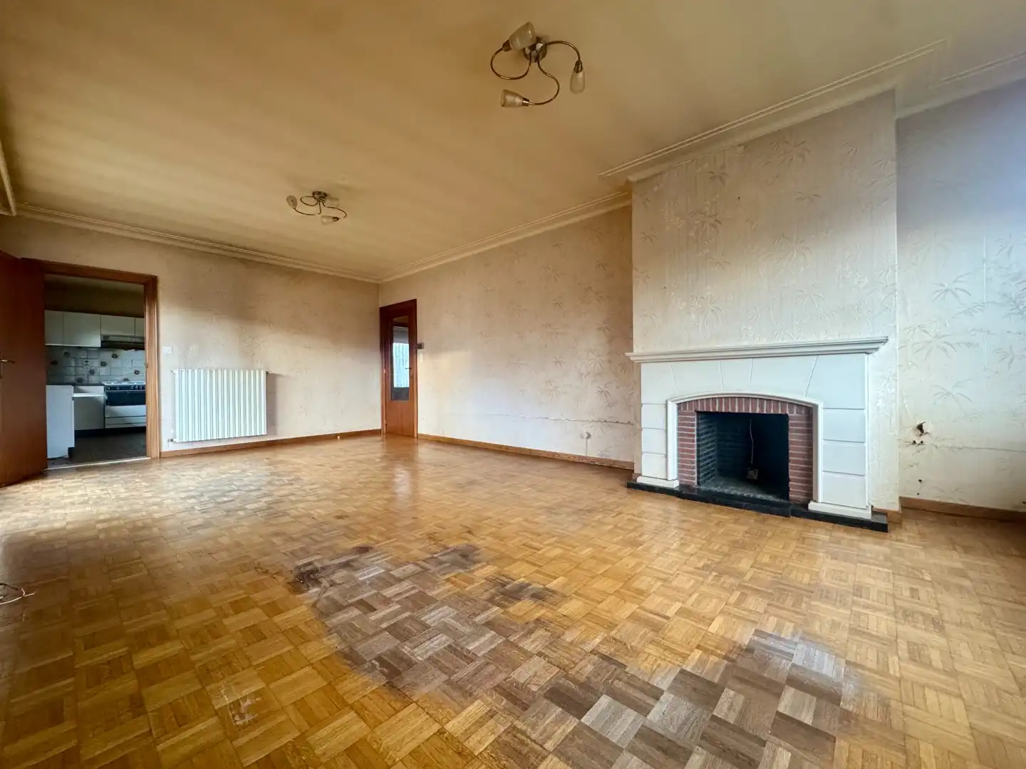 Te renoveren goed gelegen appartement. foto 5