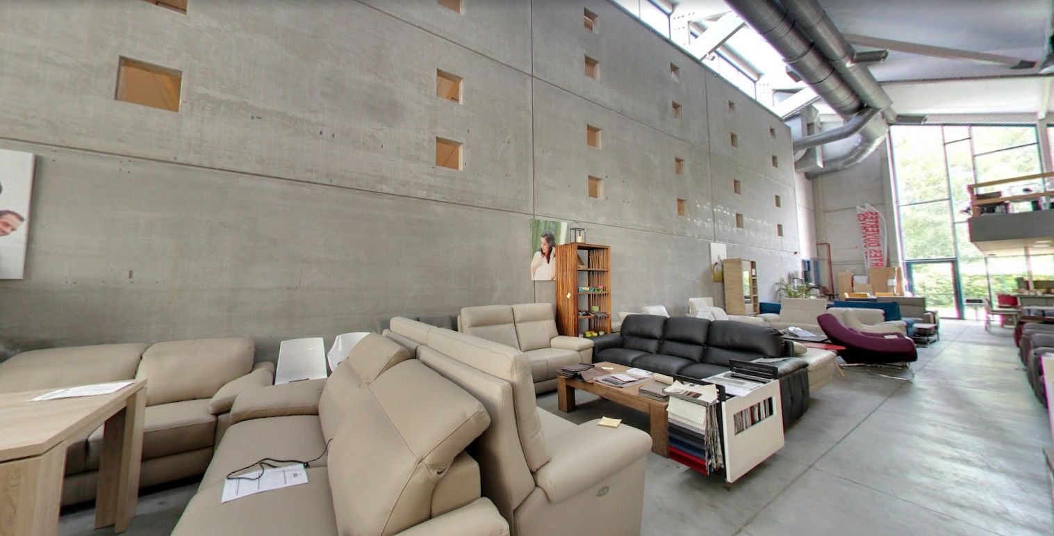 RUIM COMMERCIEEL GEBOUW MET PARKING foto 5
