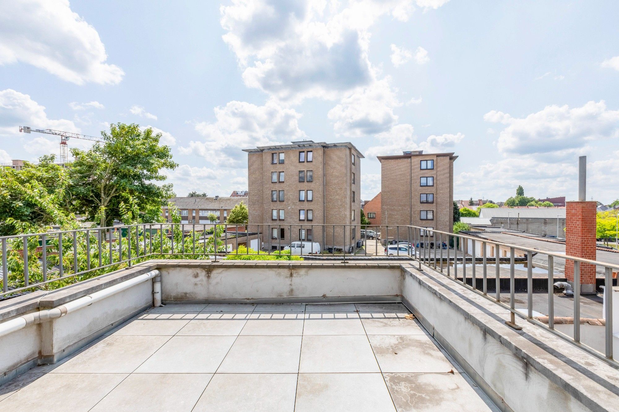 Goed gelegen bel-etage met 2 slaapkamers en inpandige garage foto 9