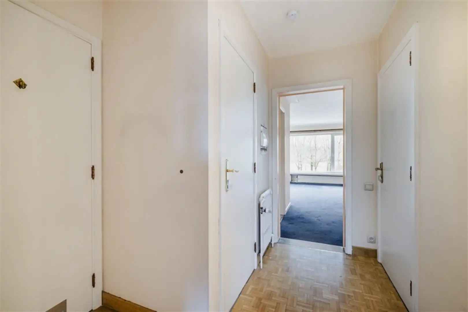 Hoekappartement met 2 slaapkamers en lift in het centrum foto 7