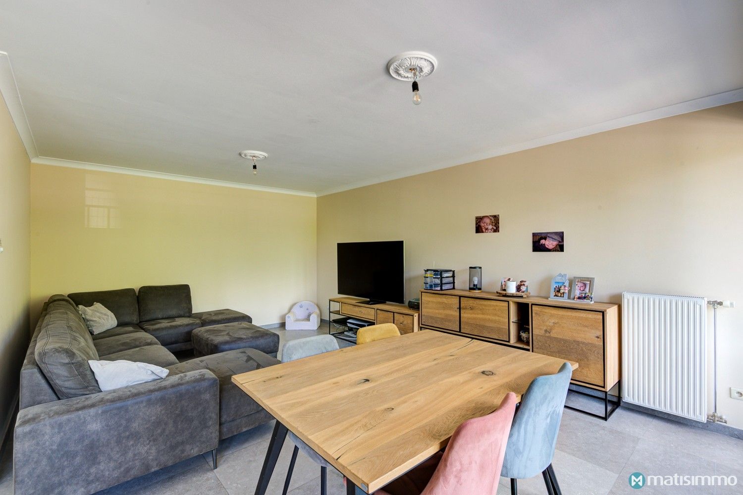 RUIM DUPLEXAPPARTEMENT MET 3 SLAAPKAMERS, AUTOSTAANPLAATS EN KELDERBERGING TE GENK foto 4