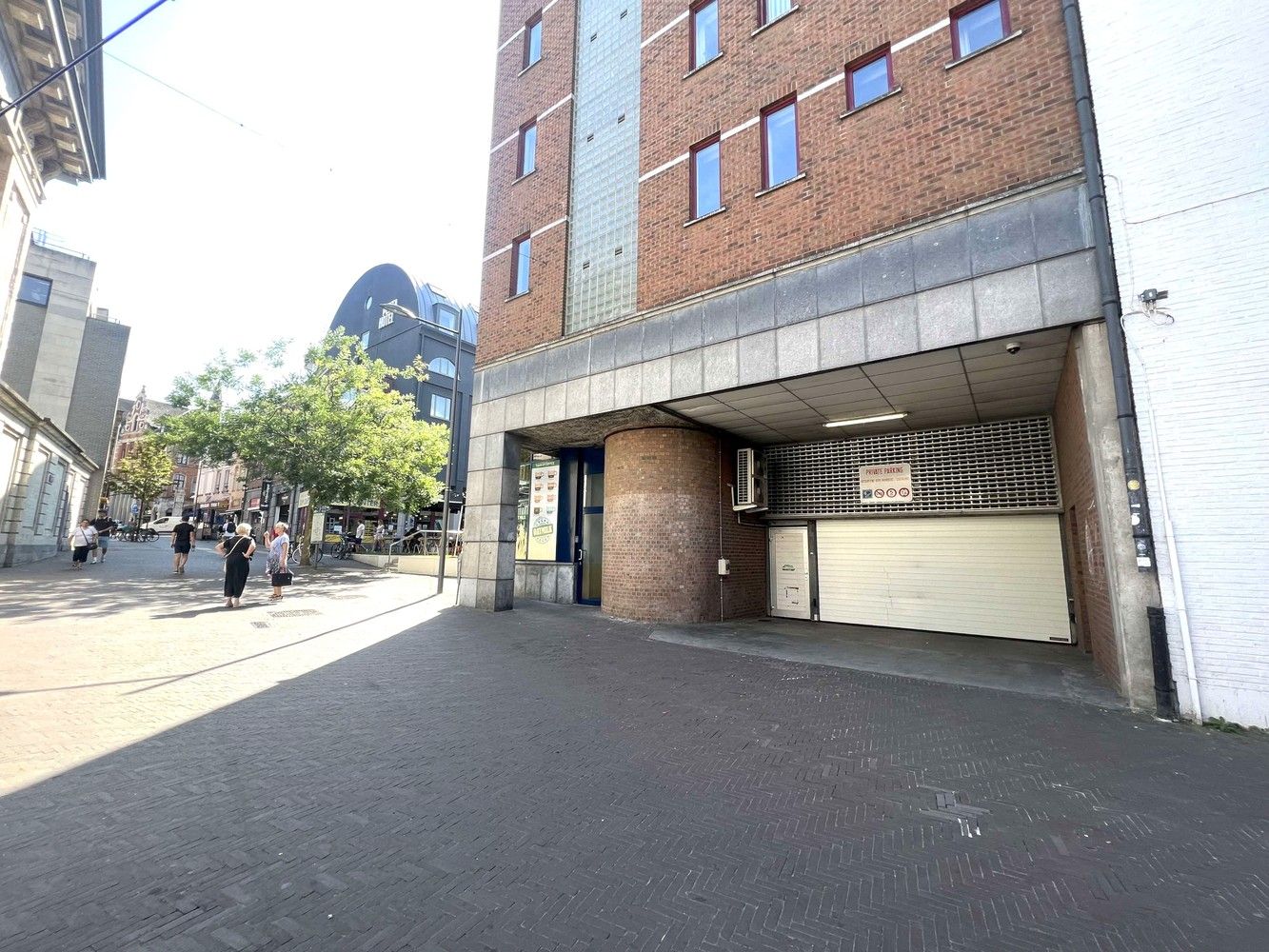 Afgesloten autostaanplaats te koop op toplocatie in de meest centrale parking van Leuven foto 1