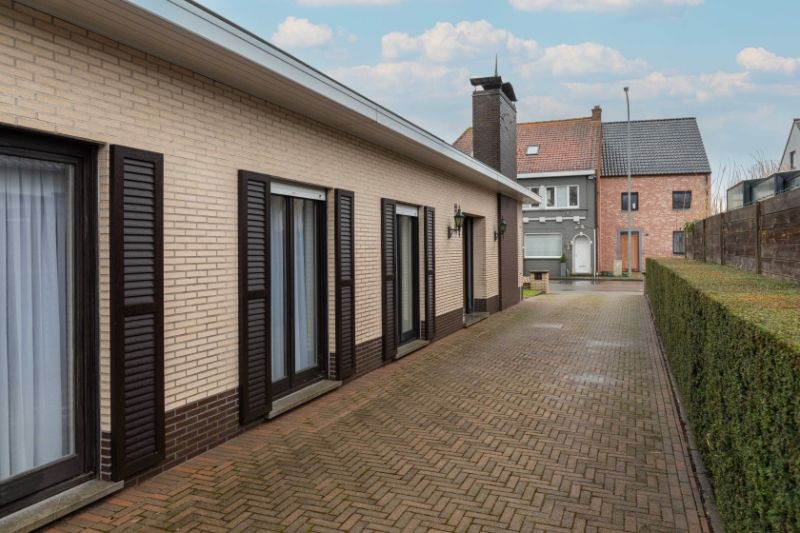 Izegem - Zeer ruime Woning op perceel van 807 m² foto 13