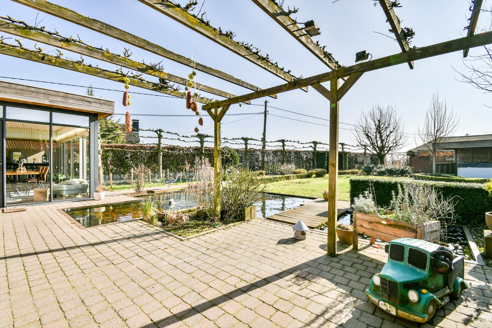 Karaktervolle villa met loodsen te koop in Torhout! foto 17