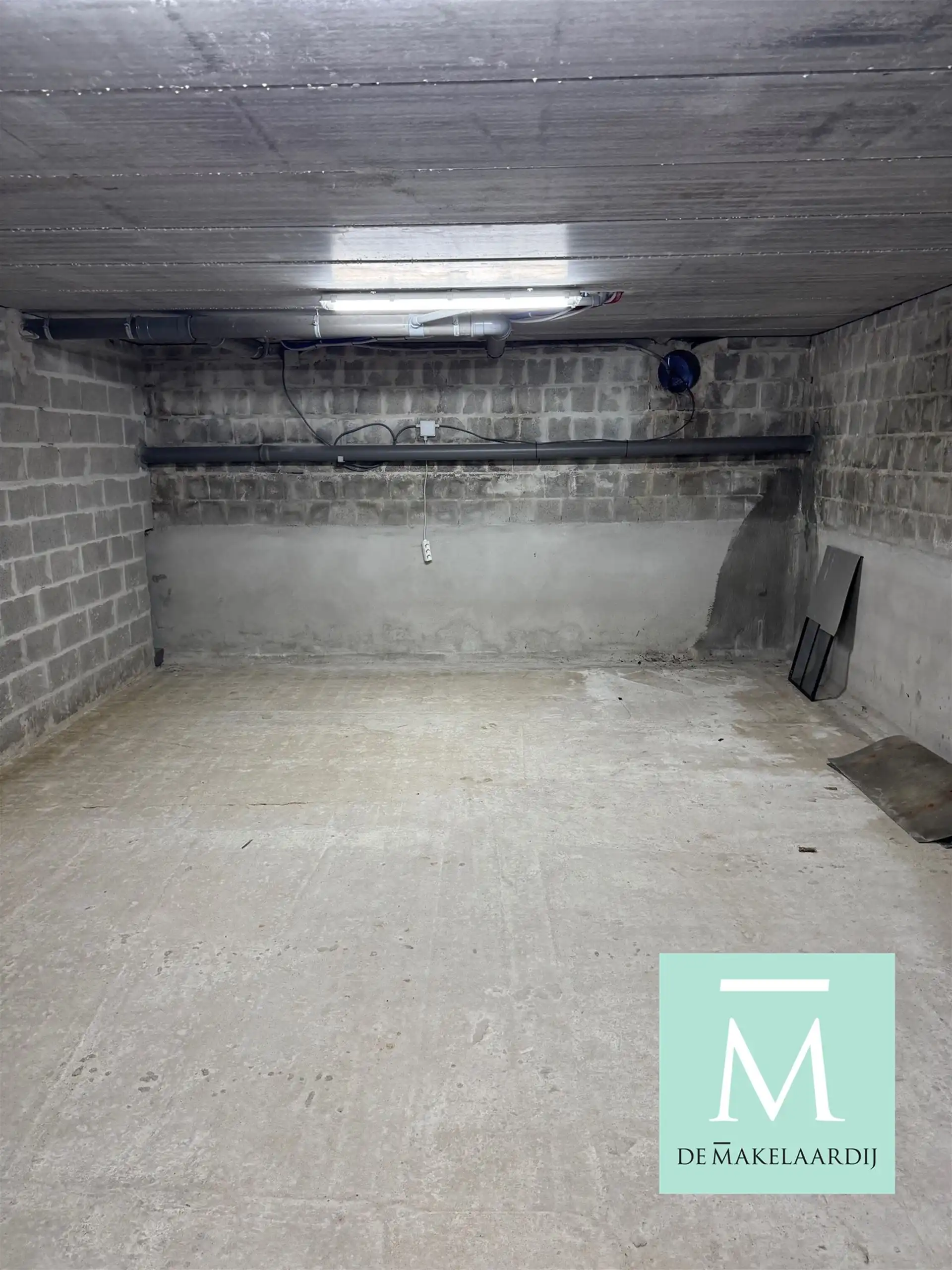 Uiterst verzorgd gelijkvloers 2-slaapkamer appartement, ruim terras met tuin en carport! foto 14