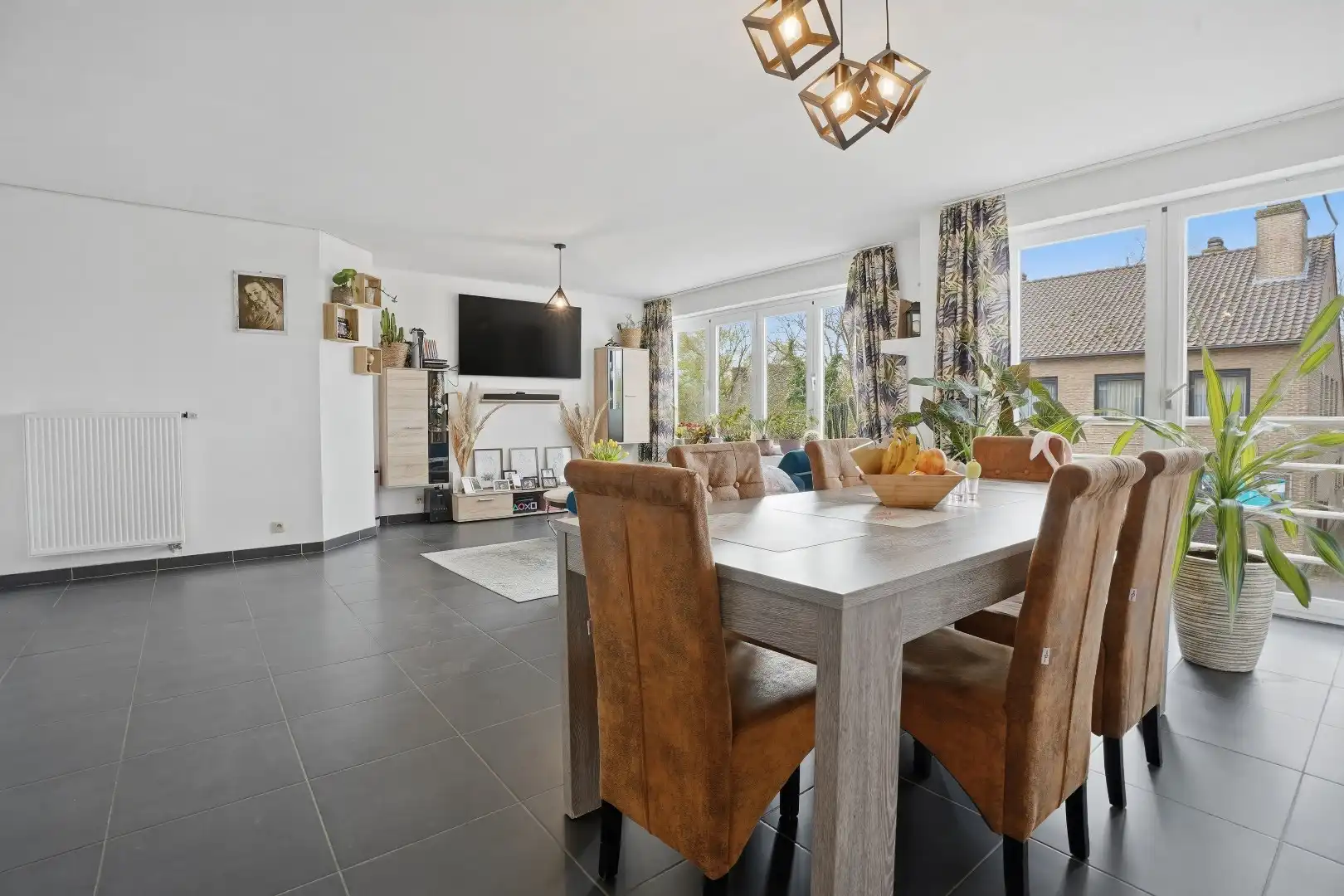 Recent appartement met privatieve tuin (346m²)  en ruim terras (40m²) in het centrum van Woumen! foto 5