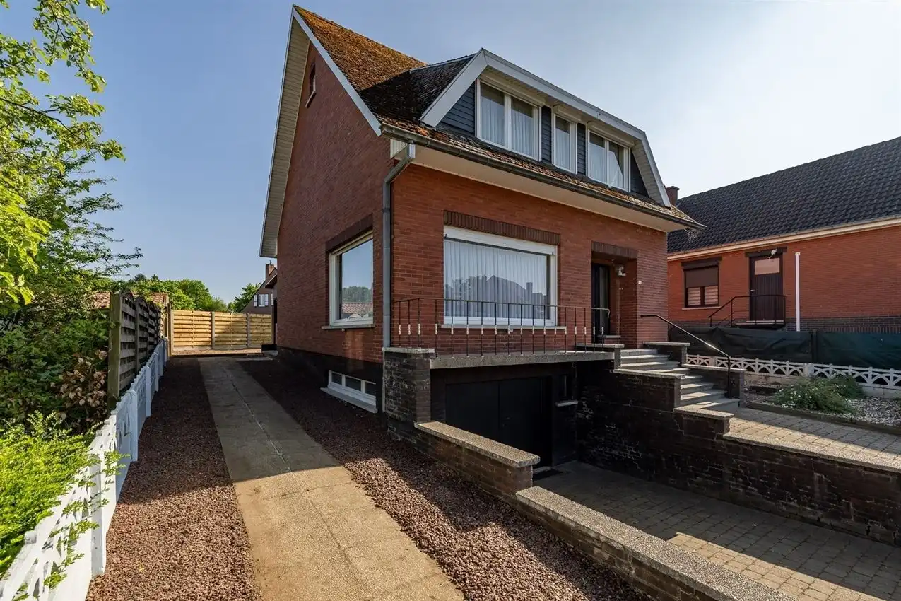 Degelijk woonhuis op topligging in Zichem op fietsafstand station foto 29