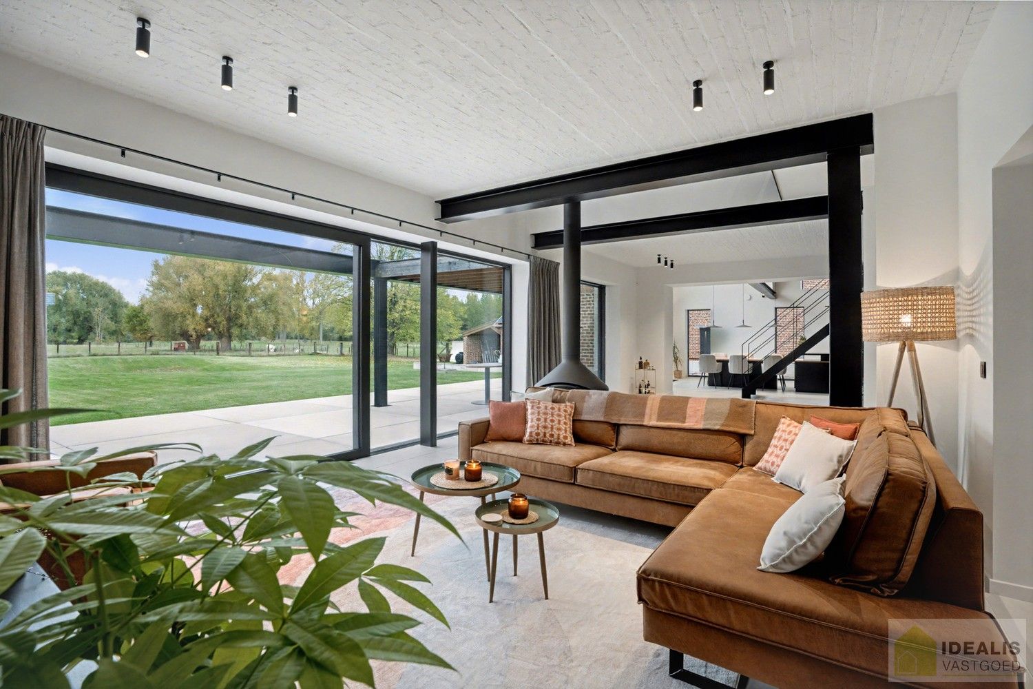 IDEALIS VASTGOED - EEN BIJZONDER HUIS, EEN BIJZONDERE LOCATIE, EEN UNIEKE KANS OM TE WONEN IN EEN AUTHENTIEK LANDHUIS MET EEN PRACHTIGE INRICHTING EN EEN HOOGWAARDDIGE AFWERKINGSGRAAD! foto 12