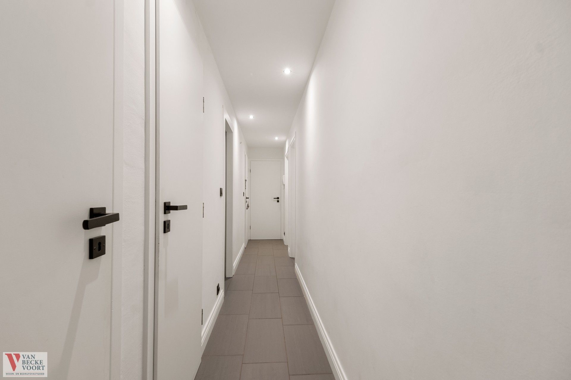 Gerenoveerd appartement in een residentiële buurt foto 6
