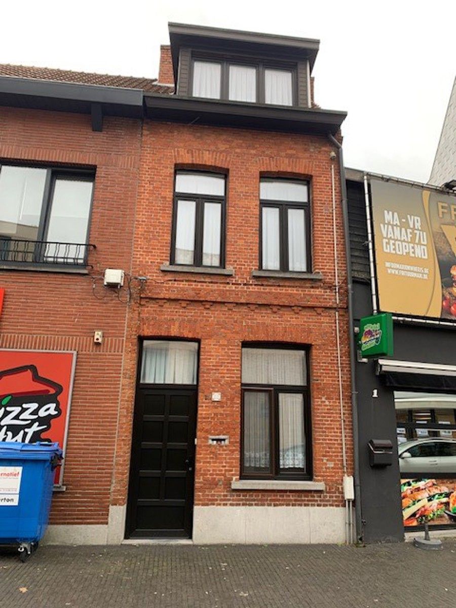 Woning in het centrum van Kapellen met garage en terras! foto 12